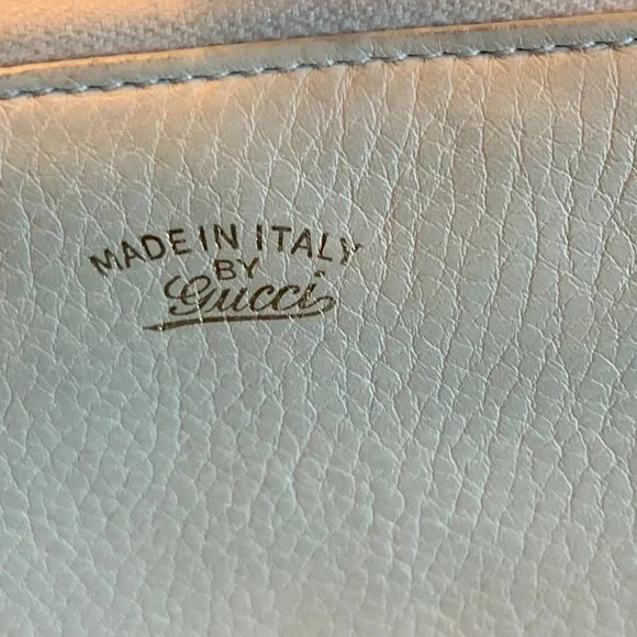 Gucci Pale Green Leather Zip Wallet with Tassel - Picture 3 of 14